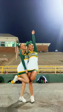 my senior🪩📣🏈#football #playoffs #bestfriend #senior @🪩🎀Brylee burns🎀🪩 