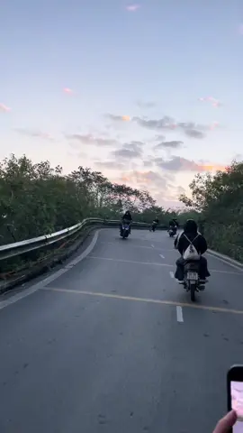 Ba Vì hôm nay ít mây nhưng vẫn chill, những ngày cuối hoa dã quỳ nở 🌼