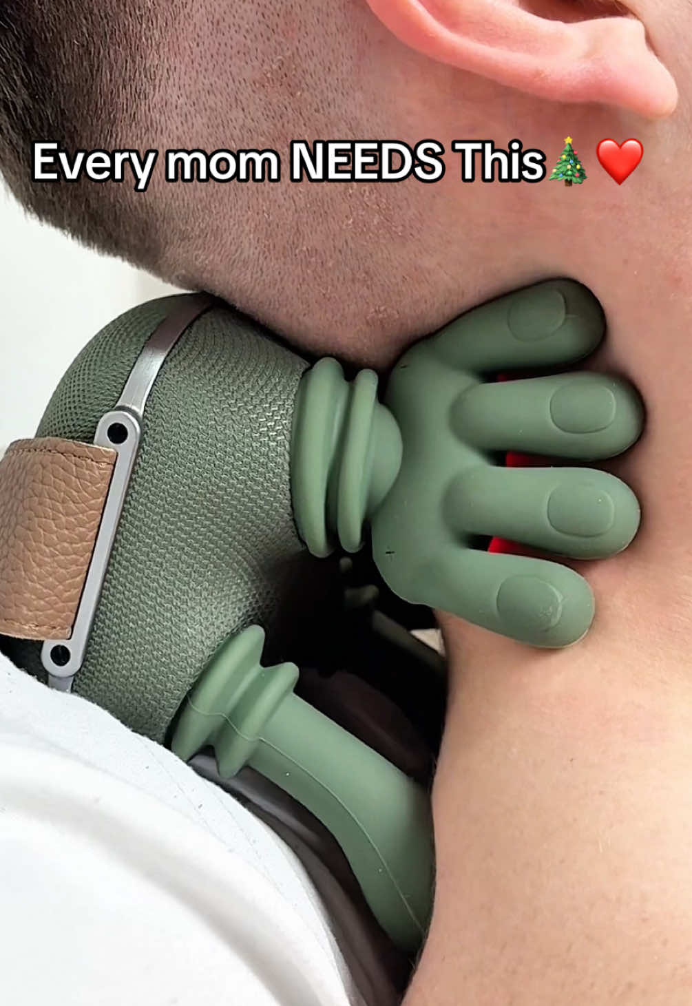 It’s like having your own professional masseur at home🤩 #massager #neckmassager #neckpain #relax #neckpainrelief  I love using this electric massage after work — it really helps me relax my back and shoulders, feels like a real massage at home