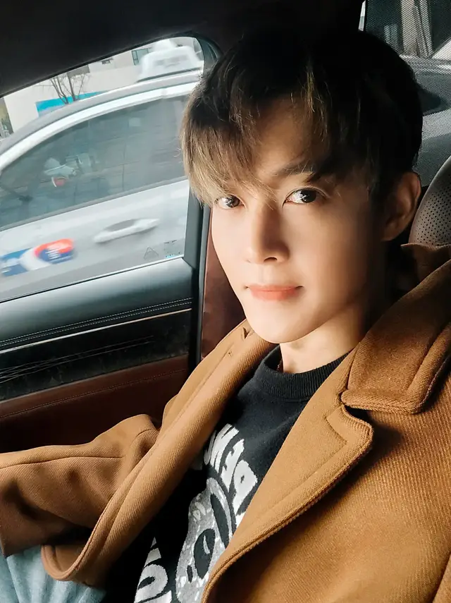 이승철 선배님의 오케스트락 콘서트를 다녀왔어요. 데뷔 39년이라고 하셨는데 ...내가 39년 차 가수가 되면 저럴 수 있을까? 생각이 들 정도로 존경스러운 무대였습니다. 덕분에 이번 한 주도 좋은 기분으로 열심히 기타를 잡아봅니다.~^^ 모두 즐거운 한주 되세요 #LeeSeungChul #오케스트락3 