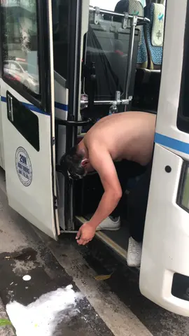 Cái nghề “ Cơm đường , cháo chợ “ lấy xe làm nhà ! Tuần tắm 1 lần , tóc bết quá nay mới có thời gian gội 😝😝😝😝