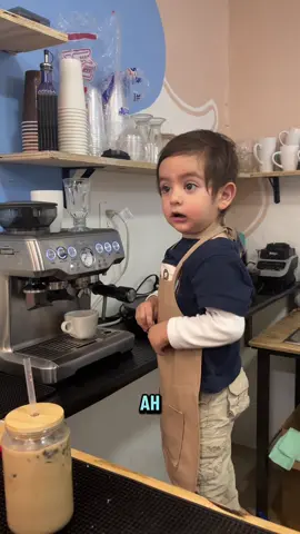 Les prometo que nuestro barista ya mejoró mucho! !¡Vengan a visitarnos!  C. Benito Juárez 14-MZ 023, Ex-hacienda de Santa Mónica, 54050 Tlalnepantla, México #barismo #cafeteriasbonitas #trends #cafeterias #postres 