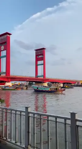 Tepian sungai musi #jembatanampera #sungaimusipalembang #kotapalembang  #soundvirallfyp #fyp 