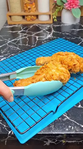 Crispy and tasty Fried Chicken Recipe 🍗 | Fried chicken with garlic sauce Recipe by Alia Mubashir  #friedchicken #crispyfried #sauce