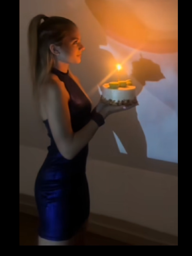 Feliz cumpleaños 🎂 Amelia Wanowska 16 años y cada vez más hermosa. Modelo de belleza profesional e internacional campeona de gimnasia artística y rítmica influencer tiktoker y blogger #lipsync #felizcumpleaños🌹🎂🧁🎁🎉🎊 #topmodel #tiktokshop #fypシ 