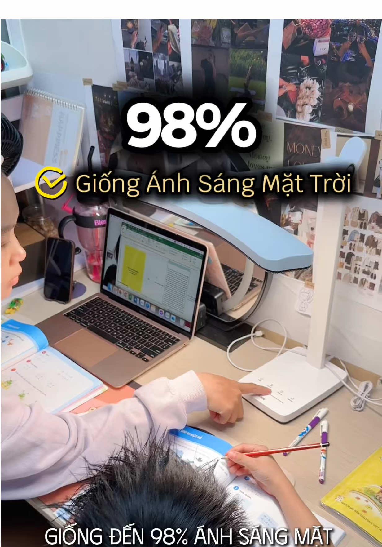 Chiếc đèn học tui mê và ưu ái dùng nhiều mà k mỏi mắt nè. #lananhnhacua #denhoc #dendeban #dendocsach #UNIQ 