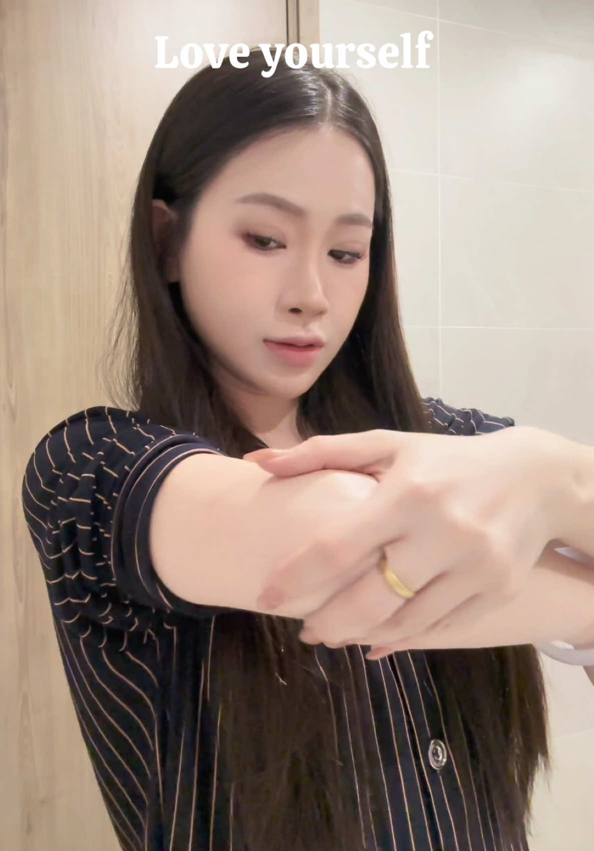 Mùa này hanh khô da dễ bong tróc nhớ dưỡng ẩm nha mấy nàng 🤝  #viebeauty12 #kemtrangda #kemtron #duongda #fyb 