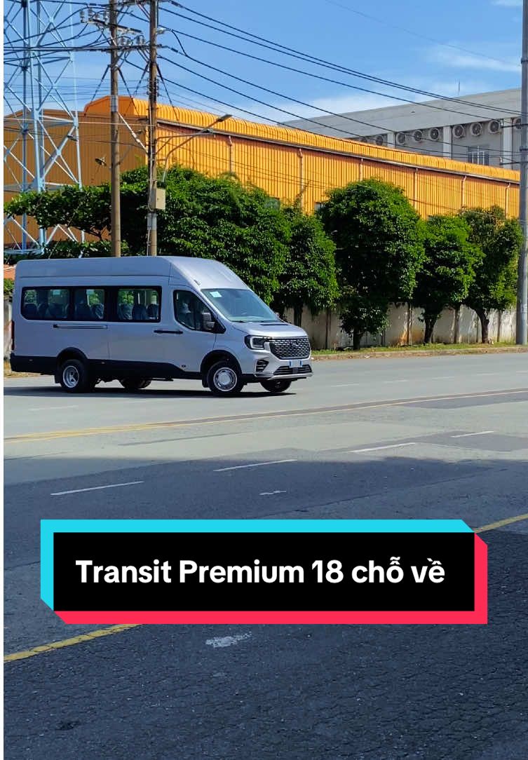 Ford Transit 18S Premium 🚚🎄 #transitpremium18s #xuhuong #xe18cho #dichvudulich #fordtanthuan 