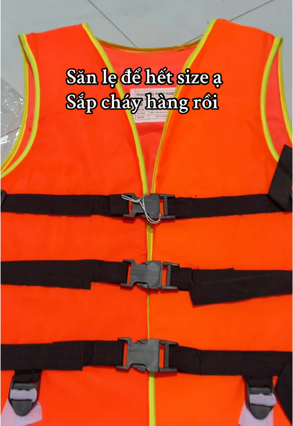 Áo phao. Áo phao cứu hộ có size từ 10kg đến 65kg. Sắp hết size cháy hàg rồi ạ #áophao #lũlụt #lũ #xuhuong 