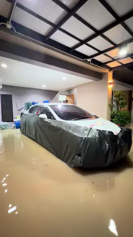 ในเมื่อน้ำมาเร็วจนไม่สามารถขับหนีน้ำได้ ก้อห่อซะเลยจบๆๆ คิดอย่างเดียวน้องน้ำข้าวแม่ต้องรอด ‼️ #หาดใหญ่น้ําท่วมหนัก  #น้ำท่วมหาดใหญ่ปี68  #พยาบาลห้องฉุกเฉิน  #ผู้ประสบภัย  #หาดใหญ่ 