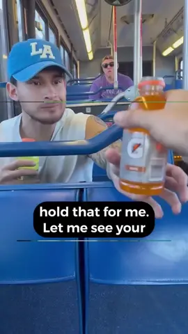 ya Allah tidak tega melihat beliau kehilangan rumahnya, amankanlah Lumajangku.. semoga segera selesai erupsi semeru.. #praylumajang #semeru #erupsisemeruhariini