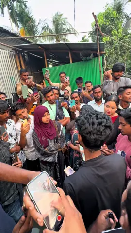 পা গল ছাড়া দুনিয়া চলে না