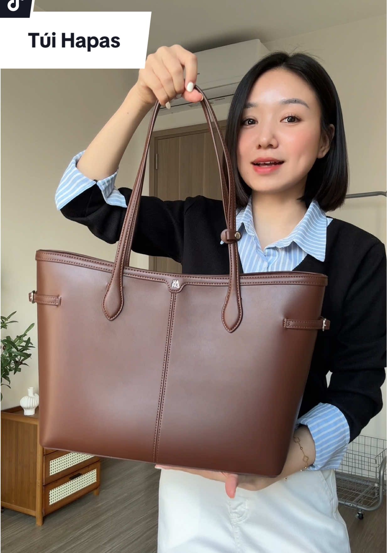 Chị em mà thấy còn hàng thì nhanh tay nhớ, dễ cháy hàng màu nâu lắm #tuixachnu #tuinuxinh #tuixach 