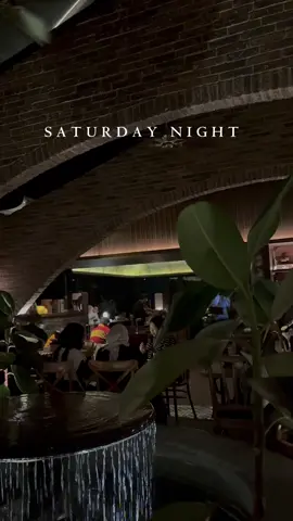 Resto yang nyaman bgt di bandung sambil dengerin musik jazz🩶🩶 @aom bandung #CapCut #bandunghits #cafe #restoran #bandung 