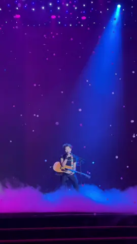 Khung cảnh thần tiên gì đây hả anh🥺#duongdomic #domiehomiefanmeeting2025 