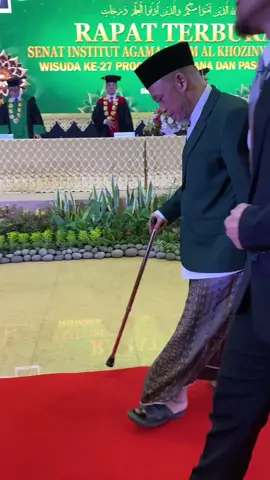 Murobbi ruhina KHR Abdussalam Mujib  متعنا الله بطول حياته وامده بالصحة والعافية وينفعنا ببركاته 🤲 #fyp #masukberanda #santri #kyai 