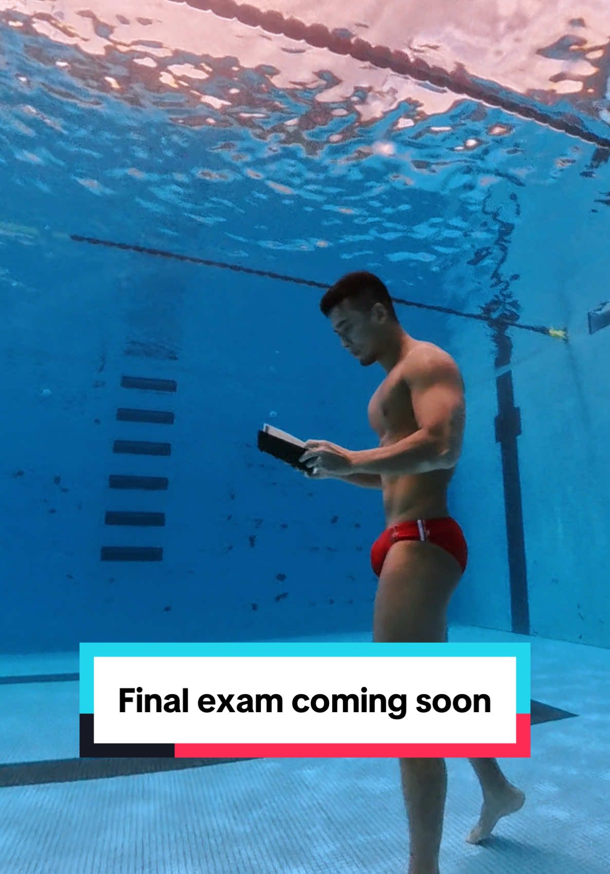 Keep learning, even underwater 💦  #FreeDiving #自由潜水 