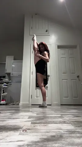 Saw my friend do this trend lol #fyp #dance #foryou #dancetrend 