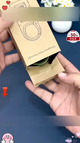 11.6-Thời tiết khắc nghiệt hay tình huống khẩn cấp xảy ra, việc sở hữu một chiếc đèn pinsạc dự phòng kết hợp năng lượng mặt trời và quay tay thực sự cần thiết!SYSDT (11)