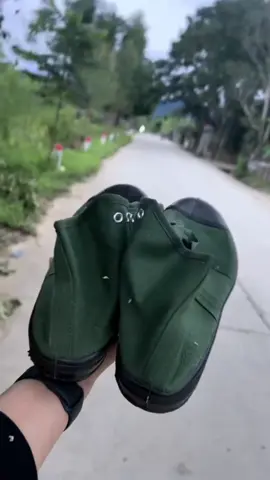 Dày vải bồ đội cao cổ đế cao su mềm ,có lớp ma sát dày phù hợp đi bộ đường dài ,leo núi.