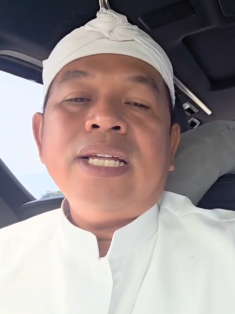 Atas nama warga Jawa Barat, saya mengucapkan terima kasih kepada pada layanan kecepatan yang dilakukan Polda Jabar dan jajaran Polres Sukabumi. Semoga peristiwa tersebut merupakan yang terakhir dan tidak terulang kembali. #poldajabar #sukabumi #jawabarat #jabar #polda 