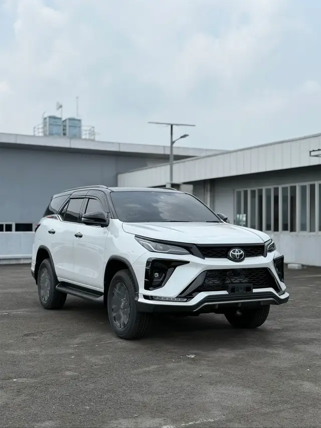 Fortuner 2.8 VRZ GR Two tone - White Black - OTR 703,200,000 - DP Mulai 120Jtn - Free Paket Servis* - Cash Tempo 1thn Info lengkap hub link di bio 💯 #toyotatuban #toyotabojonegoro #fortuner #toyotafortuner #fortunergrsport 