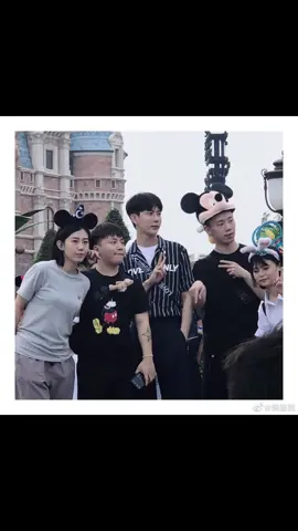 Em bé nhà ai sinh nhật vẫn đi Disney land chơi đây nè ♥️ #于朦胧 #justiceforyumenglong #vumonglung #alanyu #YuMengLong 