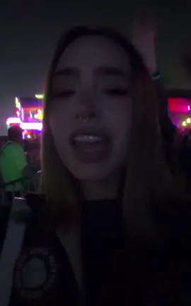 Lo feliz que está! #domelipa 