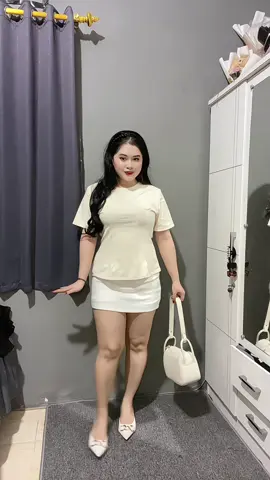 Bahannya tebel adem🤩 #tshirt #koreanstyle #outfit #cekoutsekarang #meiliharianti 