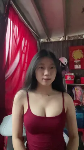 thấy gái mắt tía lia à