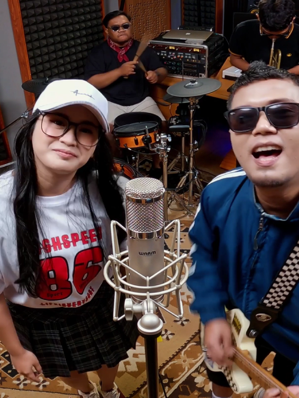 Jangan lupa nanti malam tayang jam 19:00 WIB di channel YouTube UYE tone @RADJA BAND @ISTANA MUSIK @Ian Kasela  YAKIN - SKA 86 feat Reka Putri #yakin #ska86 #radja25 #coverradja25  #covercontestradja25 