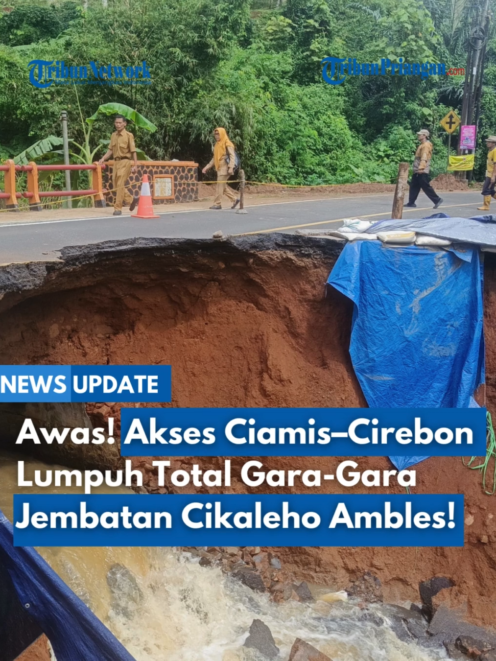 ⚠️ Jembatan Cikaleho Ambles Lagi, Akses Ciamis–Cirebon Putus Total! Hujan deras sejak siang bikin debit sungai naik dan menggerus struktur Jembatan Cikaleho di Cipaku sampai akhirnya ambles parah Minggu malam. Kerusakan kali ini jauh lebih berat dari kejadian sebelumnya. Sekarang semua kendaraan dilarang melintas dan arus dialihkan ke jalur-jalur pedesaan. Satlantas Polres Ciamis langsung turun tangan: rekayasa lalu lintas diterapkan, personel disiagakan di titik strategis, dan kendaraan dari dua arah diarahkan ke rute alternatif kayak Hayawang–Cisaga, Winduraja–Cihaurbeuti, sampai Jalatrang. Perbaikan darurat masih menunggu tindak lanjut, sementara cuaca ekstrem diprediksi masih berlanjut. Menurut Tribunners, apa solusi jangka panjang buat jembatan yang sering ambles kayak gini? Drop pendapat Tribunners di komentar!👇 Jangan lupa like, share, dan follow biar tetap update info jalur Ciamis–Cirebon! Baca selengkapnya di TribunPriangan.com  Reporter: Ai Sani Nuraini  #tribunpriangan #newsupdate #ciamisupdate #cireboninfo #jembatancikaleho #longsor2025 #cuacaekstream