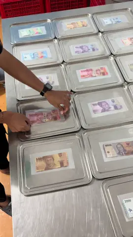 Siapa yang mau??? Ditunggu ya adik adik kejutannya. Khusus untuk sekolah penerima manfaat kita wilayah Singkawang selatan 1 🔥🔥🔥 #makangratisprabowo #makanbergizigratis #mbgsingkawang #mbgkalbar #mbg 