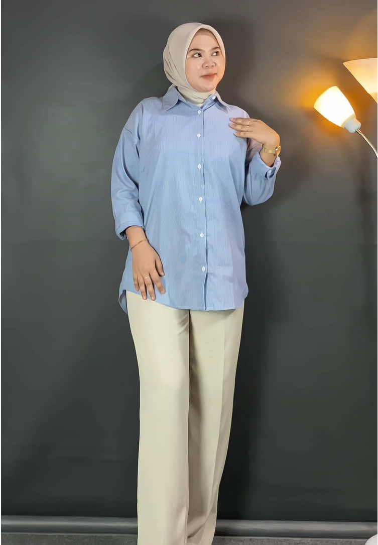 suka banget sama atasannya karna simple tapi bagus bahannya juga ga tipis😍