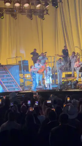 #christiannodal #dreamcometrue  La niña canto mejor que Angela Aguilar le hiso su sueño realidad muy humilde #christiannodal 