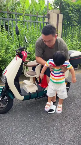 Ghế ngồi xe máy an toàn cho bé #xuhuong #dodungtienich #ghengoixemaychobe