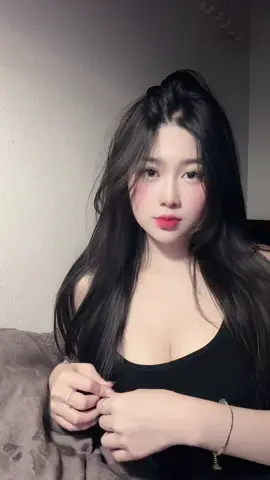 Khi còn trẻ họ có muôn vàn quy chuẩn cho tình yêu.  Nhưng sau cùng, e nghĩ e sẽ gật đầu với người họ nói: “Vợ ăn gì không, anh đi làm về a mua ”