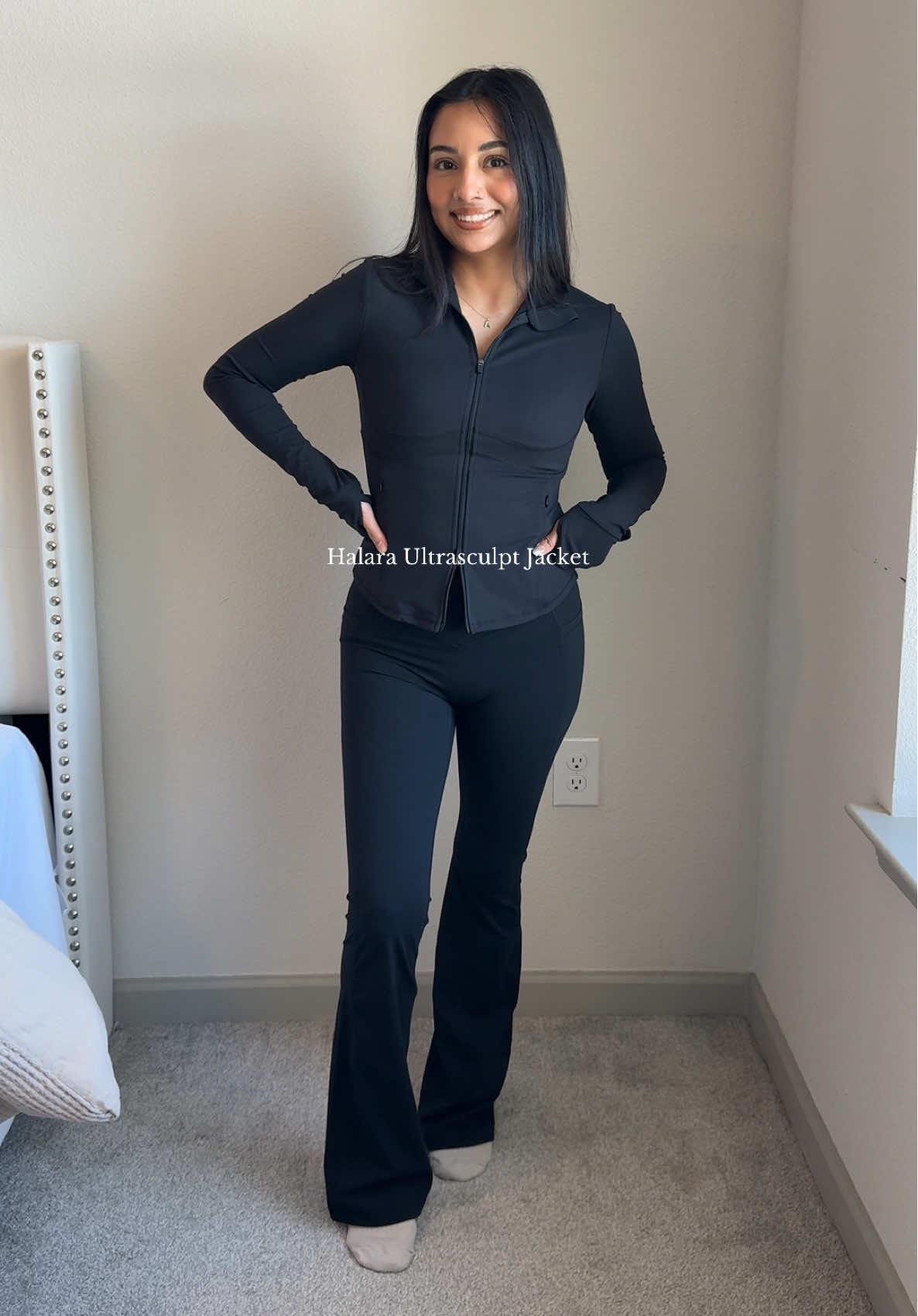 This @Halara jacket is giving sculpted, comfy, and cute all at once 🖤 #halara #halarajacket #tiktokshop #jacket #halaratiktokshop  