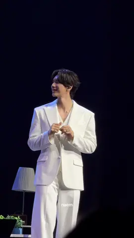 Lee Chaemin doing the “매끈매끈하다” challenge! He’s so cuteee 😭 #CHAEMINtoYou #CHAEMINtoYou_in_Manila