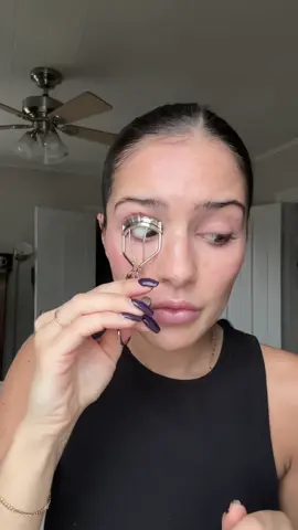 My absolute favorite eyelash curler in the WHOLE UNIVERSE! 😩 #eyelashes #eyelashcurler #shiseido 