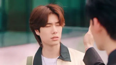 mafia sinetron lagi fallin in love 🤭🤭 #pondphuwin #meandtheeseries #foryoupage #xyzbca #rekomendasiseries 