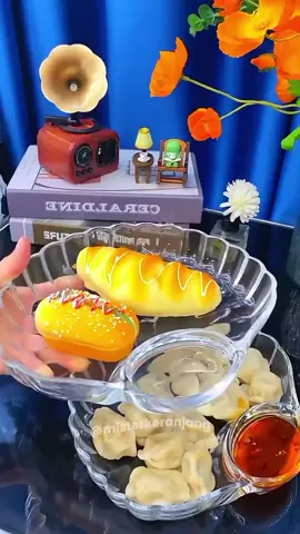 Piring berbentuk kerang dilengkapi tempat cuka dan sausnya juga. #piring #piringcantik #piringlucu #piringestetik #piringmewah 