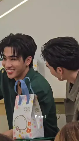 သွား32ပေါ်အောင်ပြုံးနေတာဘာတွေသဘေားကျနေတာလဲ ကိုကိုရာ😭🫶🏻🖤🤍#PerthSanta 