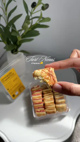 1 box memang tak cukup—terlalu sedap sampai sorang pun boleh habis! raya ni, make sure grab banyak-banyak! 🎉 #tartnenas #tartnenasviral #tartnenaskhairulaming #trending #foryoupage 