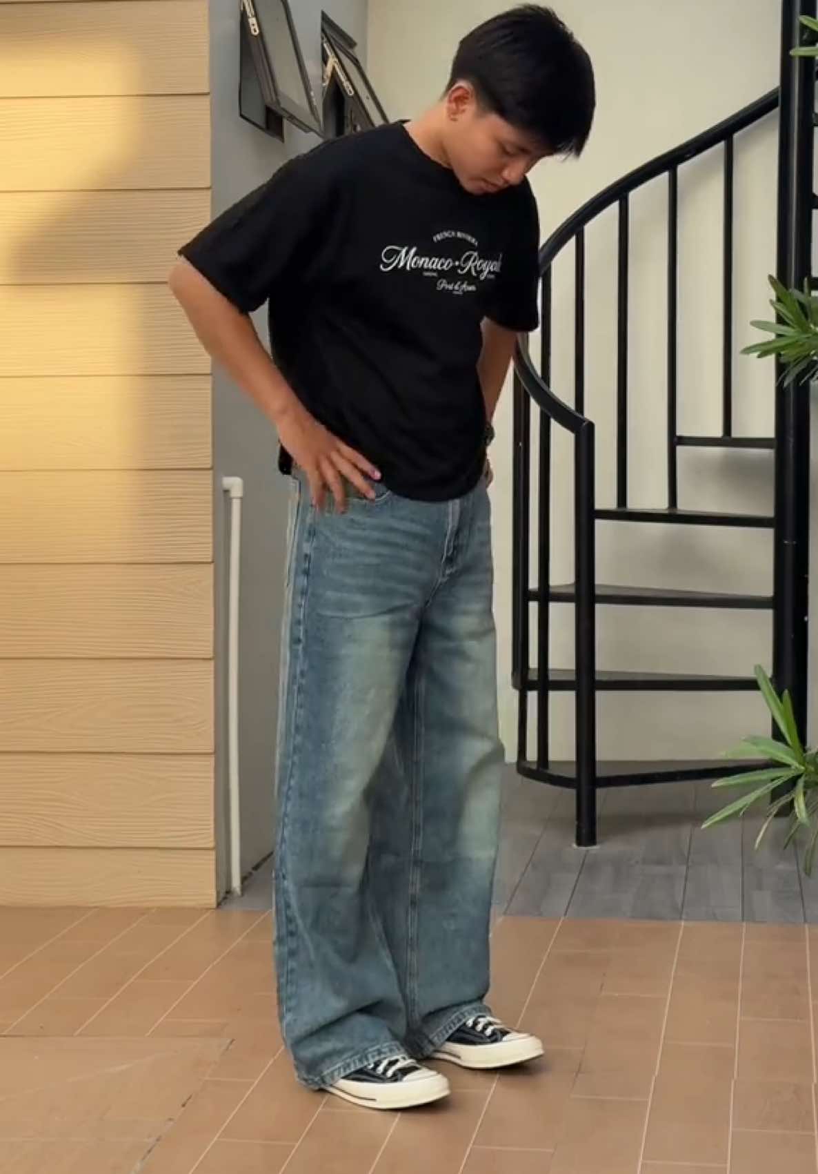 #madeinmnl #graphicshirt #boxycroppedshirt 