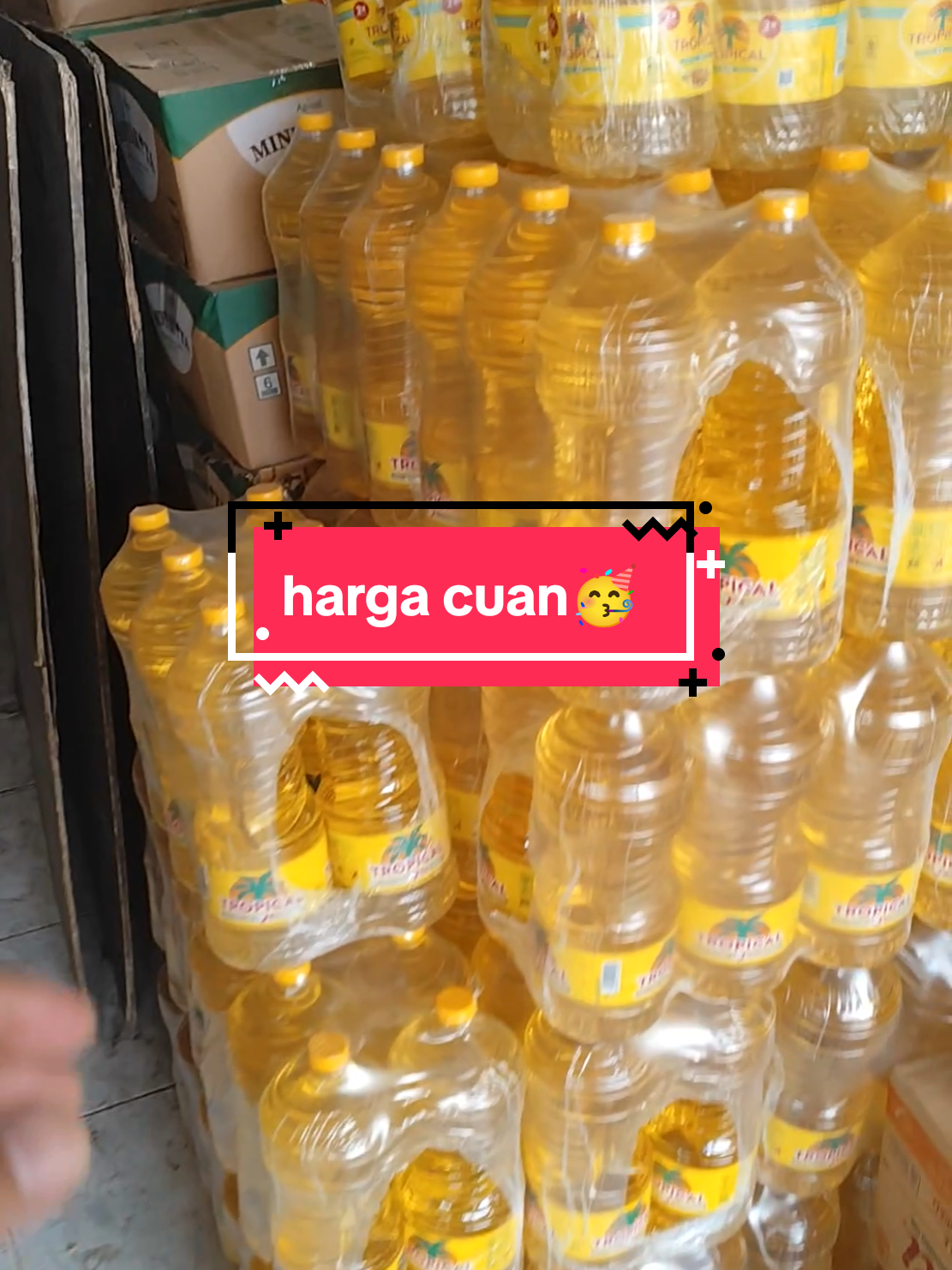 yuk langsung cekout aja🥳 harga cuan🥳 minyak tropical 2L 1 krat 6 botol.  #sembakolengkap #sembakomurah #belanjaonline #minyakgoreng #legisembako 