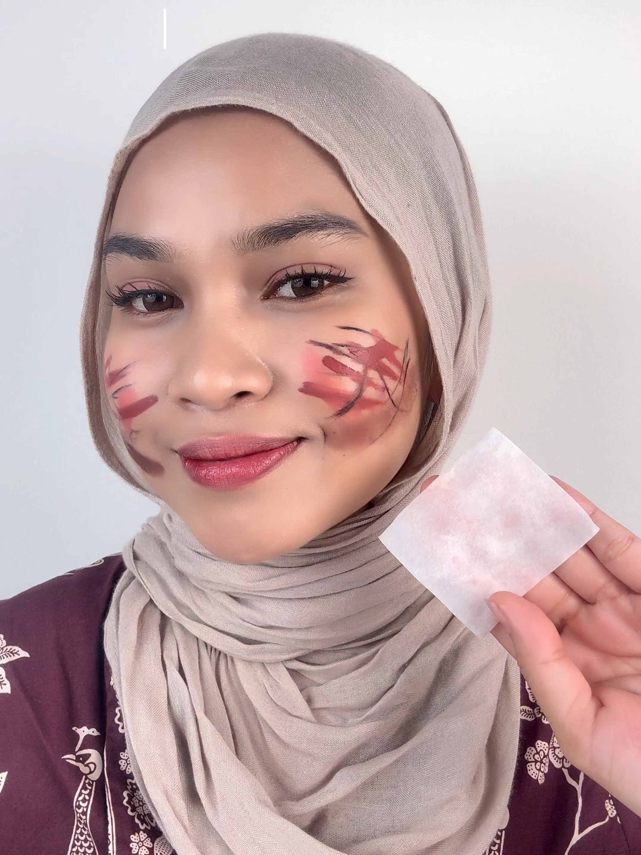 Micellar water yang bisa hempas semua makeup dalam sekali swipe aja!! 😍😱 #dazzlemebeauty #dazzleme #dazzlemeindonesia #dazzlemeid #micellarwater #brighteningmicellarwater #powerfulmicellarwater #niacinamide #TXA #dazzlememicellarwater