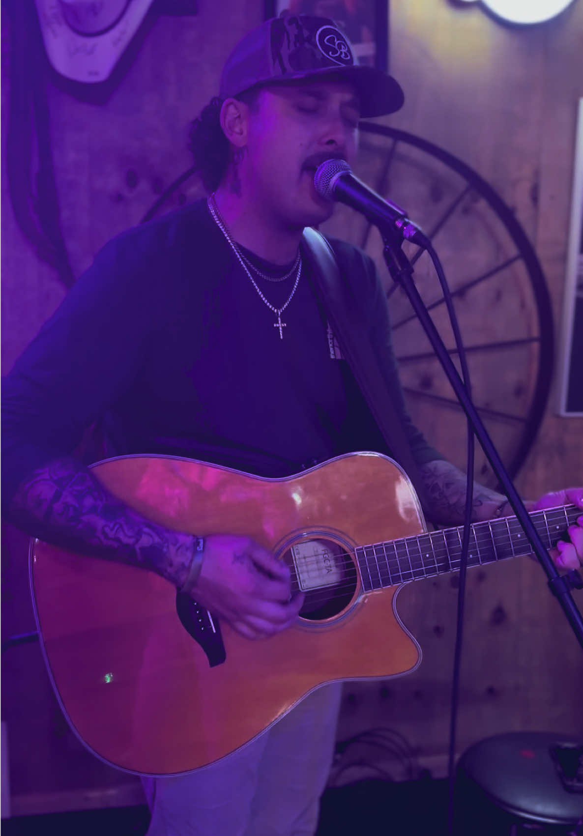 Double tap if you’ve ever felt like you’ve been slow dancin’ in a burning room 🔥🔥 #cover #slowdancinginaburningroom #fyp #viralvideo #viral @johnmayer @Jacob Patton @Zachatack 