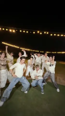 เมื่อวัยรุ่น T-pop รวมตัวก็ต้อง #แU๑ชoว์ตี้Challenge 🕺🕺 #PROXIEth & #DEXXth บอกเลยว่าสุด!! 👍 #bROTHERSMUSIC @DEXX @joyb @Gunn Ratchanon @จะไม่เปลี่ยนชื่อจนกว่าจะมีคอน3 @Kiminoto @V @chokun 