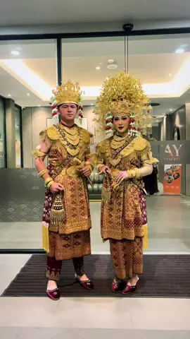 Photoshoot adat Palembang  ✨New collection: Aesan gede  ————————————— Attire & sunting by: Astridmakeup.palembang  Mua : @MUA PALEMBANG BY LYIRA  ————————————— Info booking paket attire, Wedding & Prewedding  👉WhatsApp -082289079536 👉Instagram @astried015 👉Gallery 📍.jln kh m asyik 3-4 ulu lorng sawah Kertapati Palembang  ————————————— #aesangede #pyfツviral_ #fypシ゚ #fypシ゚ #pyfツviral_ 